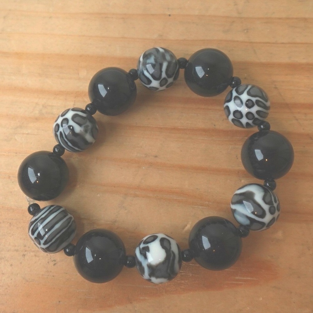 Black & White Cheetah Print Beaded‎ Elastic Stretch Bracelet Vtg Chunky Jewelry